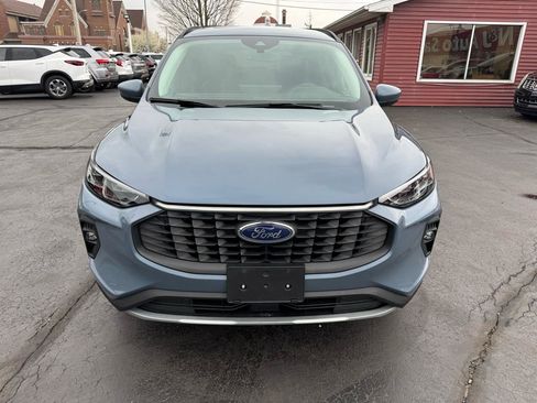 Used 2025 Ford Escape Platinum image 2