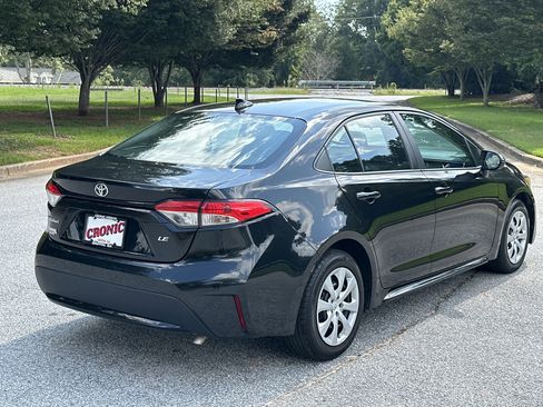 Used 2022 Toyota Corolla LE image 5