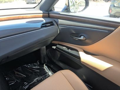 Used 2025 Lexus ES 350 w/ Premium Package