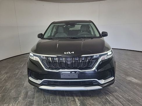 Used 2022 Kia Carnival LX image 2