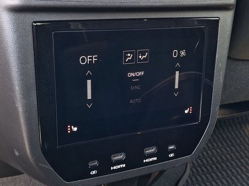 Used 2025 GMC Yukon Denali Ultimate AWD/4WD image 14