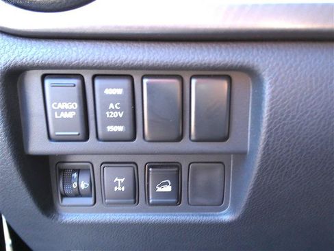 Used 2022 Nissan Titan PRO-4X w/ Pro-4x Convenience Package AWD/4WD image 17