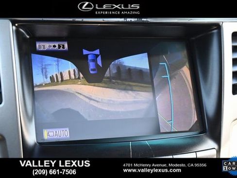 Used 2013 Lexus LX 570 4WD w/ Luxury Pkg image 18