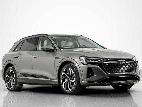 Used 2024 Audi Q8 e-tron Premium Plus w/ Premium Plus Package AWD/4WD image 7