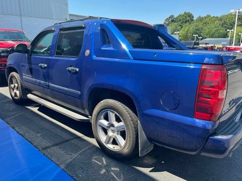 Used 2013 Chevrolet Avalanche LTZ AWD/4WD image 4