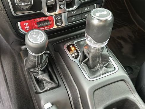 Used 2024 Jeep Wrangler Unlimited Rubicon 4xe AWD/4WD image 18