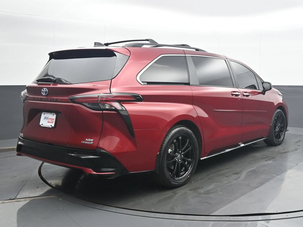 Used 2024 Toyota Sienna XSE FWD image 6