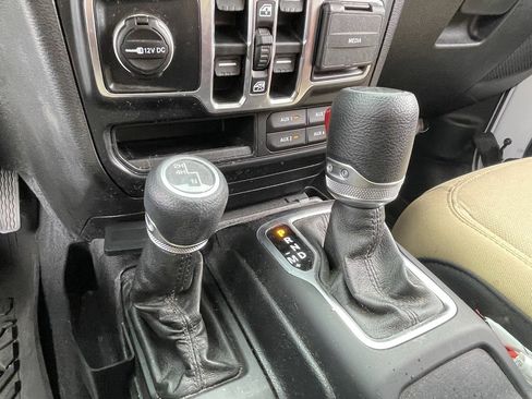 Used 2020 Jeep Gladiator Sport w/ Quick Order Package 24S image 5