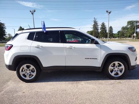 Used 2024 Jeep Compass Latitude AWD/4WD image 6