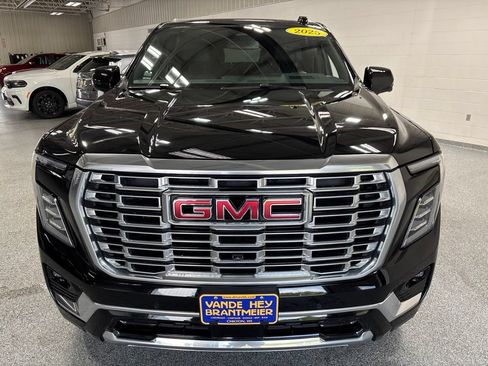 Used 2025 GMC Yukon XL Denali AWD/4WD image 2