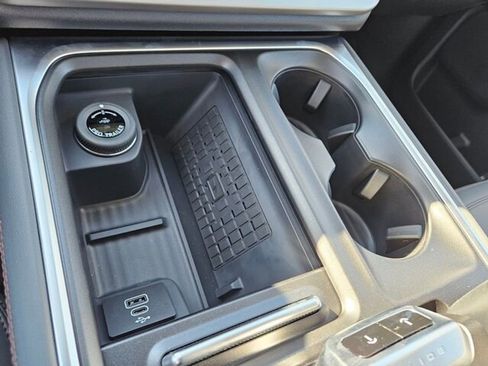 New 2025 Ford Expedition Active image 22