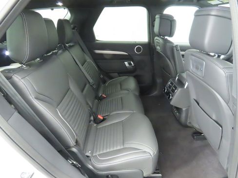 Used 2024 Land Rover Discovery Dynamic SE image 22