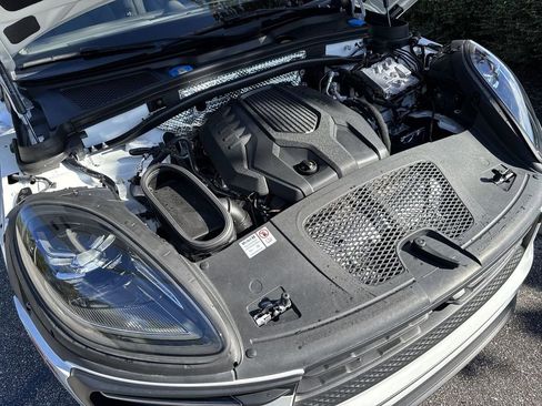 Used 2024 Porsche Macan image 30