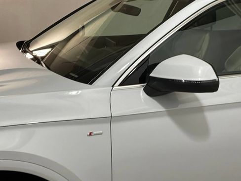Used 2023 Audi Q5 e Premium w/ Convenience Package AWD/4WD image 26