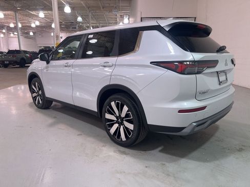 New 2025 Mitsubishi Outlander SE image 5