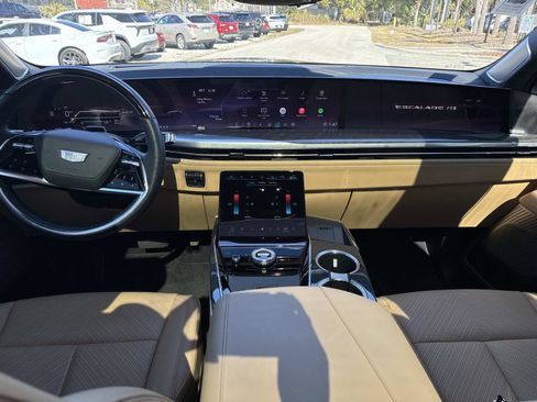 New 2025 Cadillac Escalade IQ Luxury 2 image 17