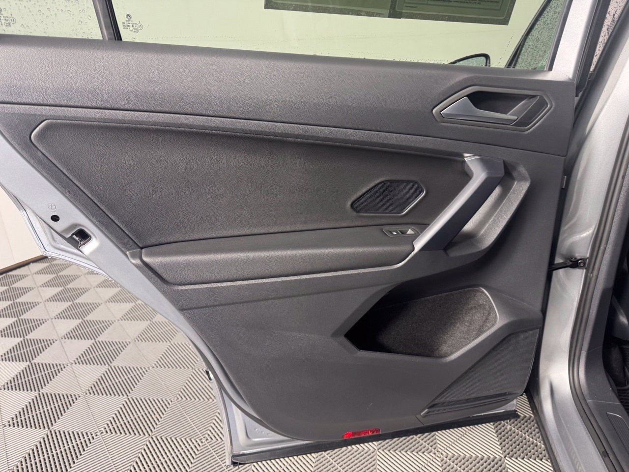 Used 2021 Volkswagen Tiguan SE R-Line FWD image 26