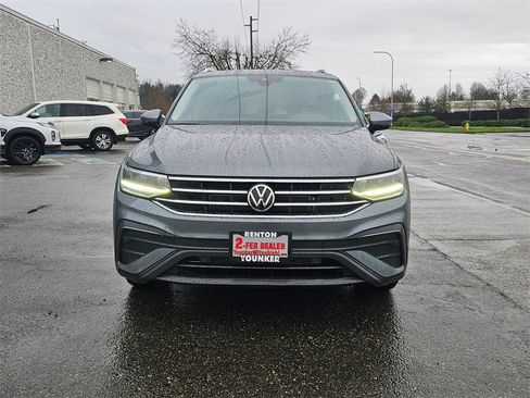Used 2022 Volkswagen Tiguan SE image 2
