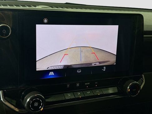 Used 2023 Chevrolet Colorado Trail Boss image 14