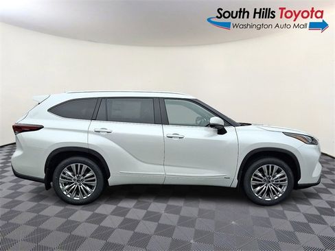 New 2026 Toyota Highlander Platinum image 7