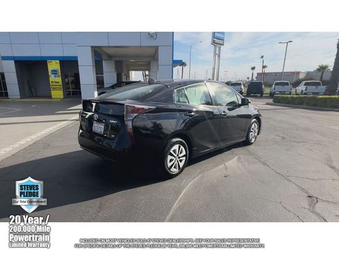 Used 2018 Toyota Prius Two image 11