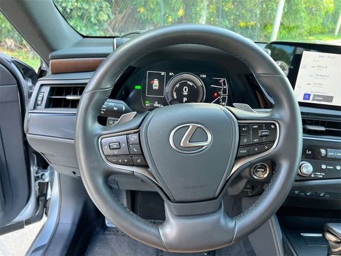 Certified 2025 Lexus ES 300h w/ Premium Package image 13