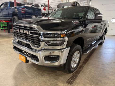 Certified 2026 RAM 2500 Big Horn AWD/4WD image 34