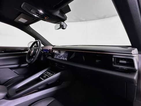 Certified 2025 Porsche Macan 4S Electric AWD/4WD image 17