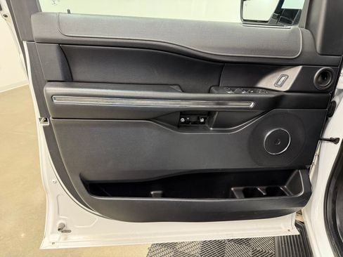 Used 2019 Ford Expedition XLT w/ Equipment Group 201A AWD/4WD image 11