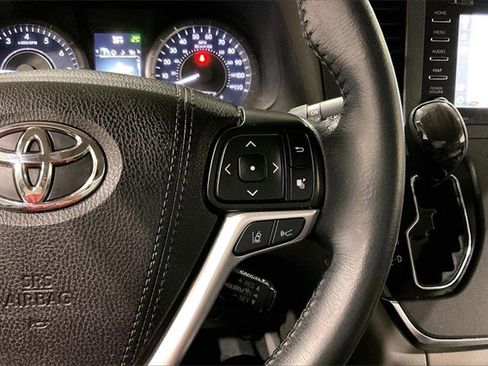 Used 2019 Toyota Sienna XLE image 19