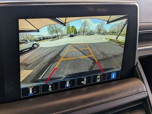 Used 2022 GMC Yukon SLT w/ SLT Premium Package AWD/4WD image 14