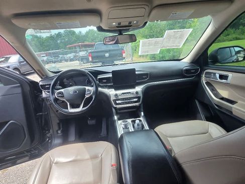 Used 2021 Ford Explorer XLT w/ Equipment Group 202A RWD image 5
