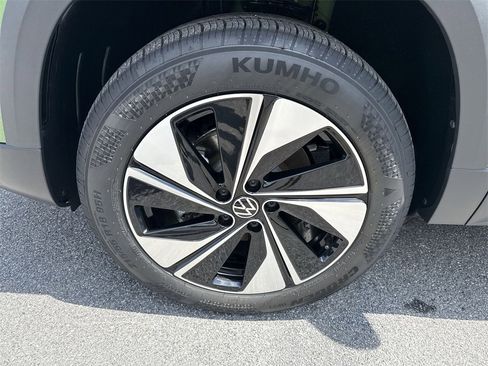 New 2025 Volkswagen Taos SE image 8