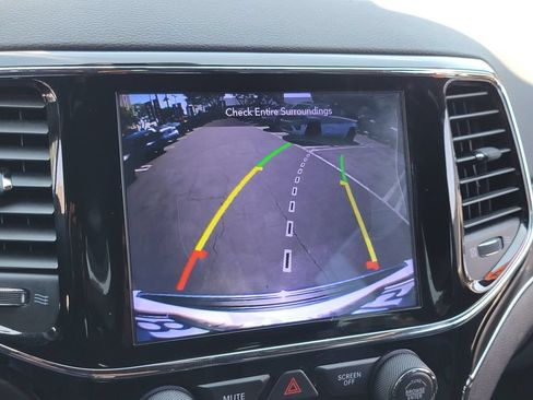 Used 2019 Jeep Grand Cherokee Limited RWD image 10
