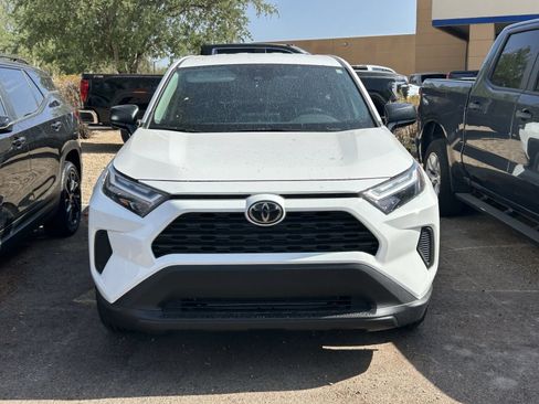 Used 2025 Toyota RAV4 LE AWD/4WD image 3