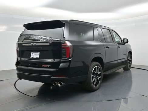 Used 2025 Chevrolet Suburban RST image 21