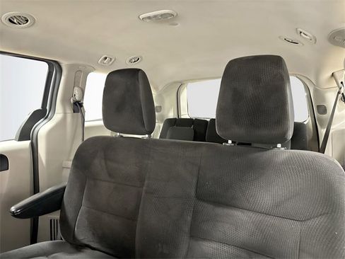 Used 2019 Dodge Grand Caravan SE image 19