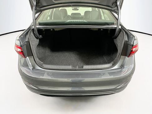 Used 2025 Volkswagen Jetta SE image 28