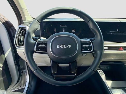 Used 2025 Kia Sorento EX FWD image 11