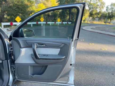 Used 2014 GMC Acadia SLT image 23