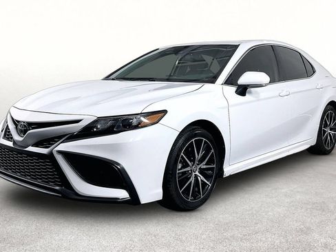 Used 2024 Toyota Camry SE FWD image 14