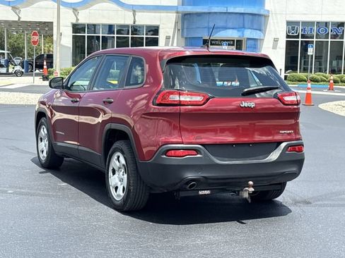 Used 2015 Jeep Cherokee Sport FWD image 9