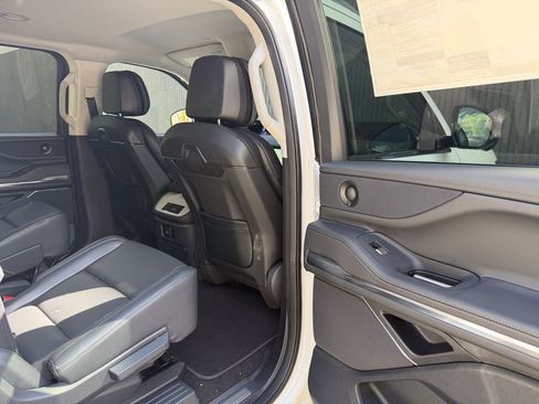 New 2026 Lincoln Navigator L Premier AWD/4WD image 22