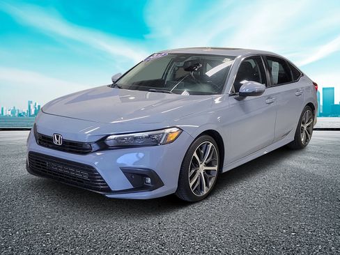 Used 2022 Honda Civic Touring image 2