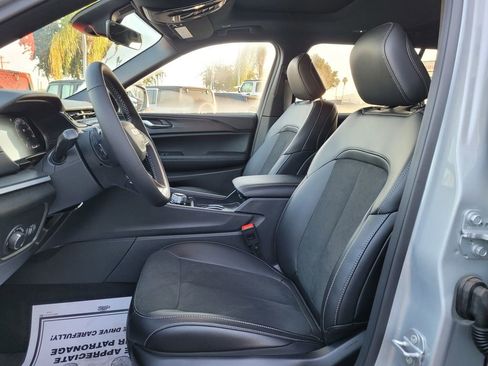 New 2025 Jeep Grand Cherokee L Altitude image 11