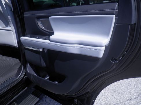 Certified 2025 Ford Expedition Platinum image 27