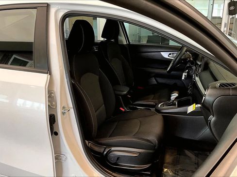 Used 2022 Kia Forte LXS FWD image 9