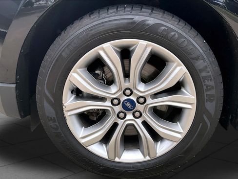 Used 2019 Ford Edge Titanium w/ Cold Weather Package AWD/4WD image 11