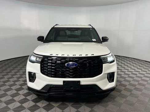 Used 2025 Ford Explorer ST-Line w/ Premium Package image 7