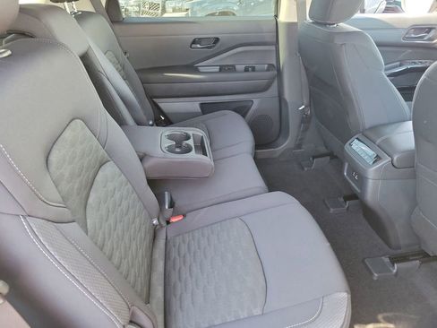 New 2025 Nissan Pathfinder SL image 13